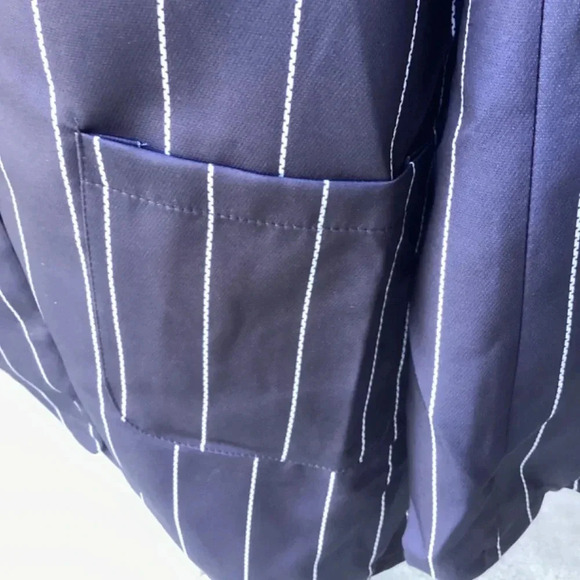 Elegant Stripe Blazer - Picture 4 of 5